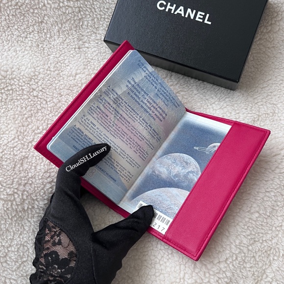 ❌❌Auth Chanel Classic Red Quilted Lambskin CC Logo Passport Holder - Picture 4 of 14